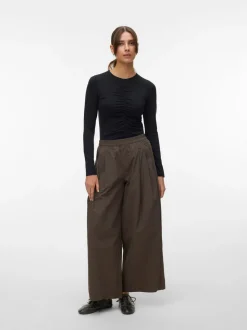 AWAMYRA Top
