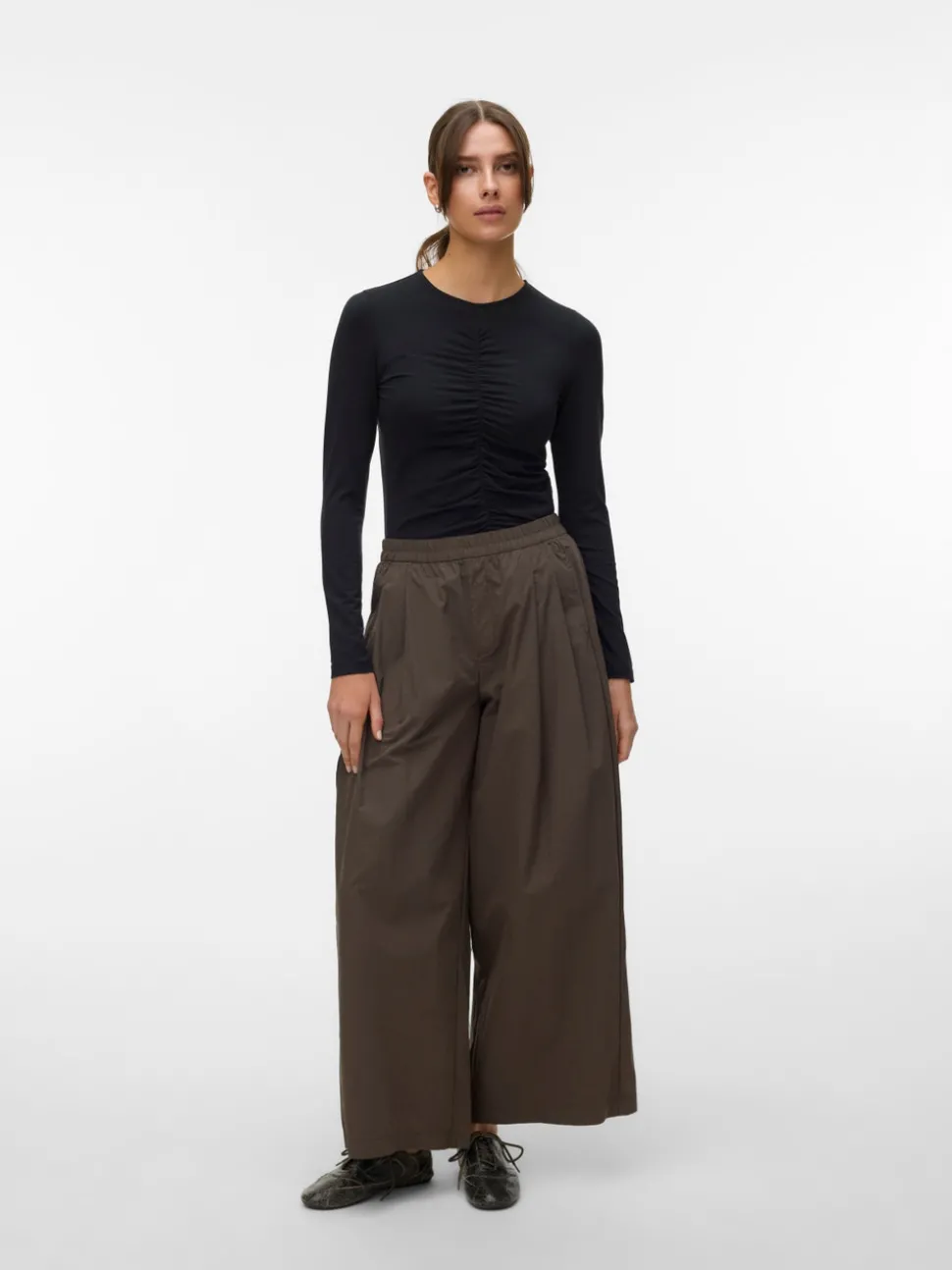 AWAMYRA Top