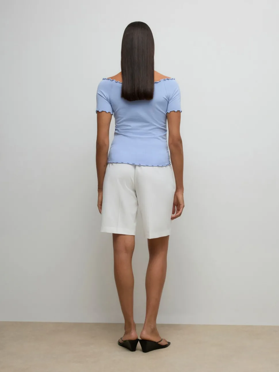 AWAMYRA Top