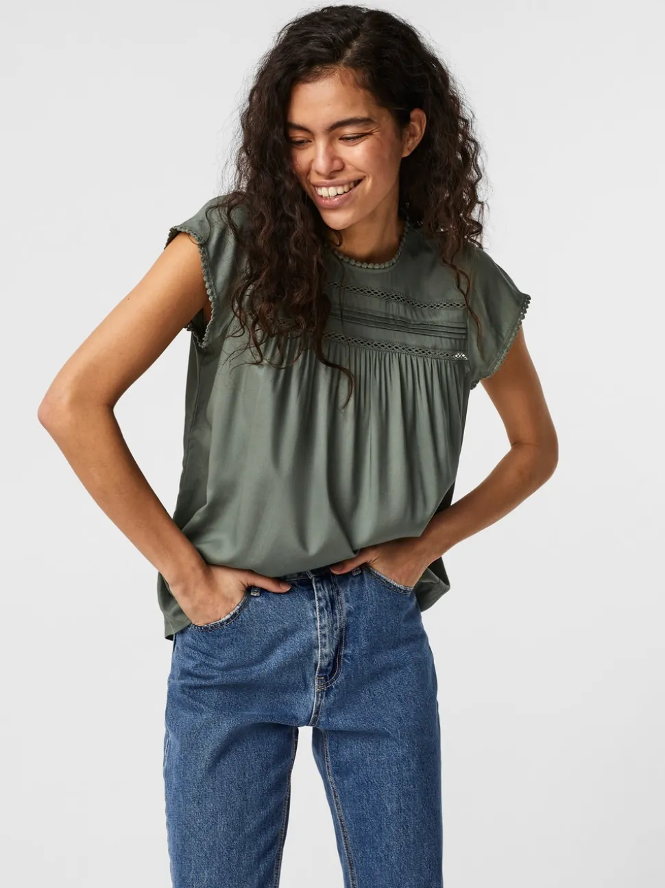 VMDEBBIE Top