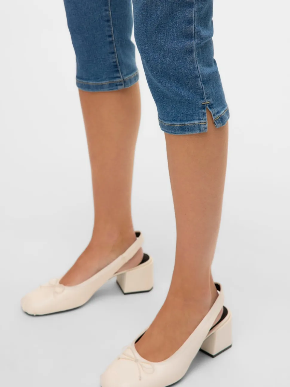 VMELLY Mid rise Slim fit Capris