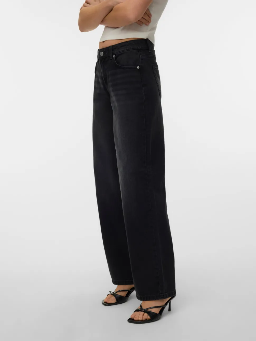 VMHALLIE Low rise Brede pasvorm - bijgesneden Jeans