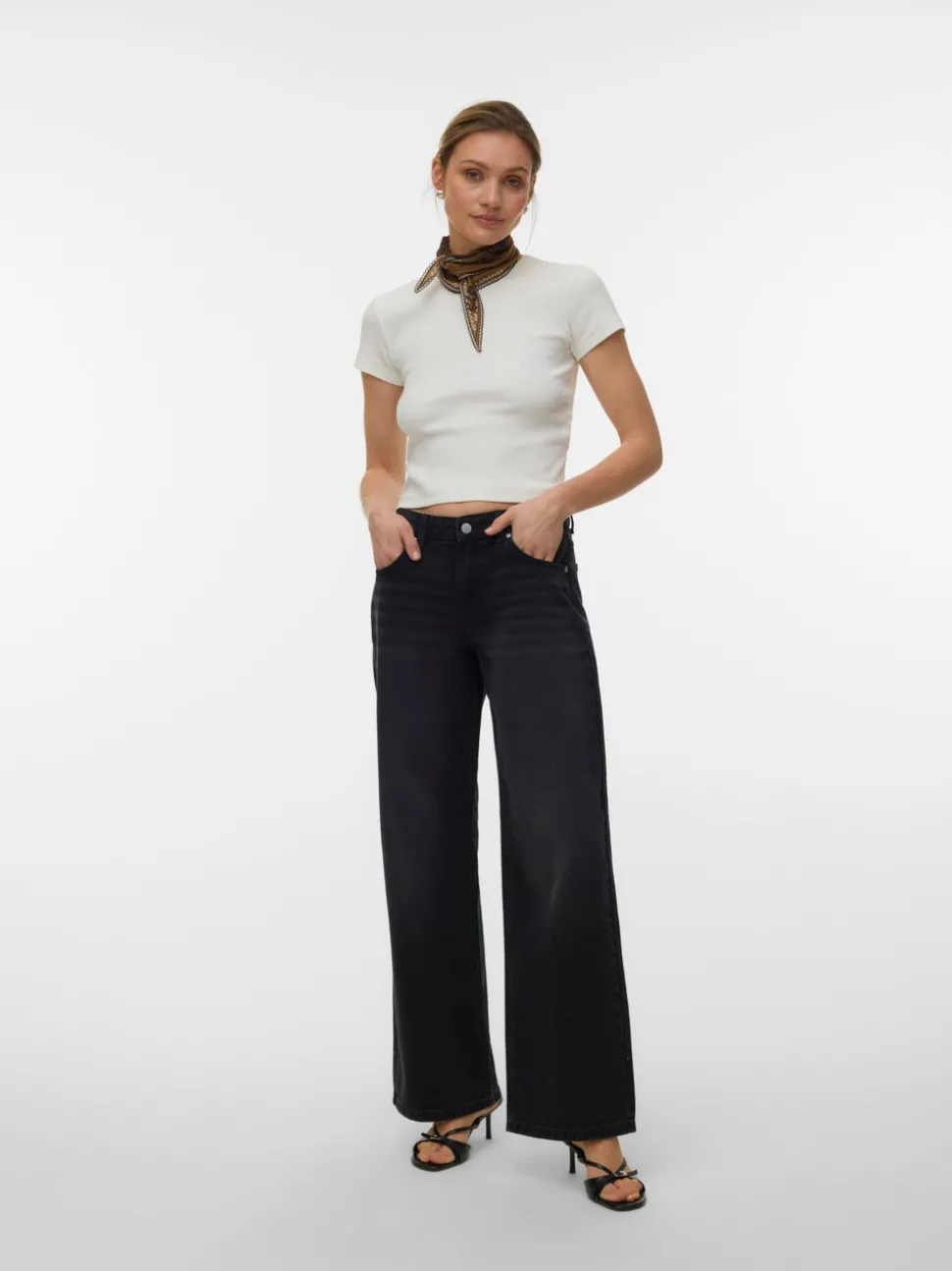 VMHALLIE Low rise Brede pasvorm - bijgesneden Jeans